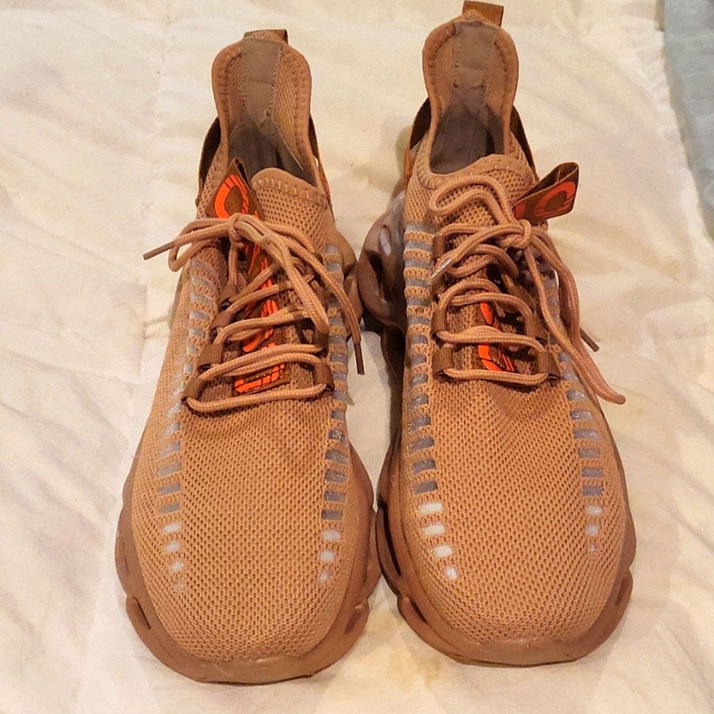 NEW GSLMOLN Men's sport shoes size 11